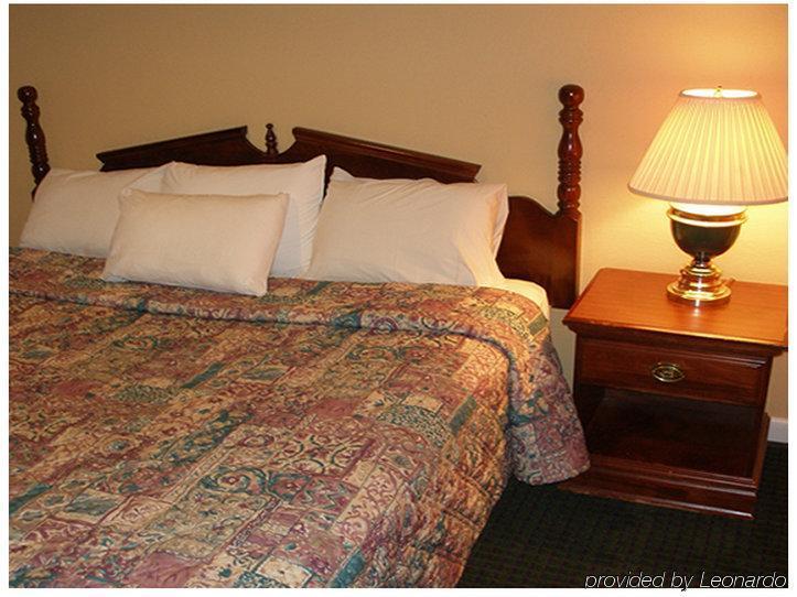 Americas Best Value Inn New London Mystic Номер фото