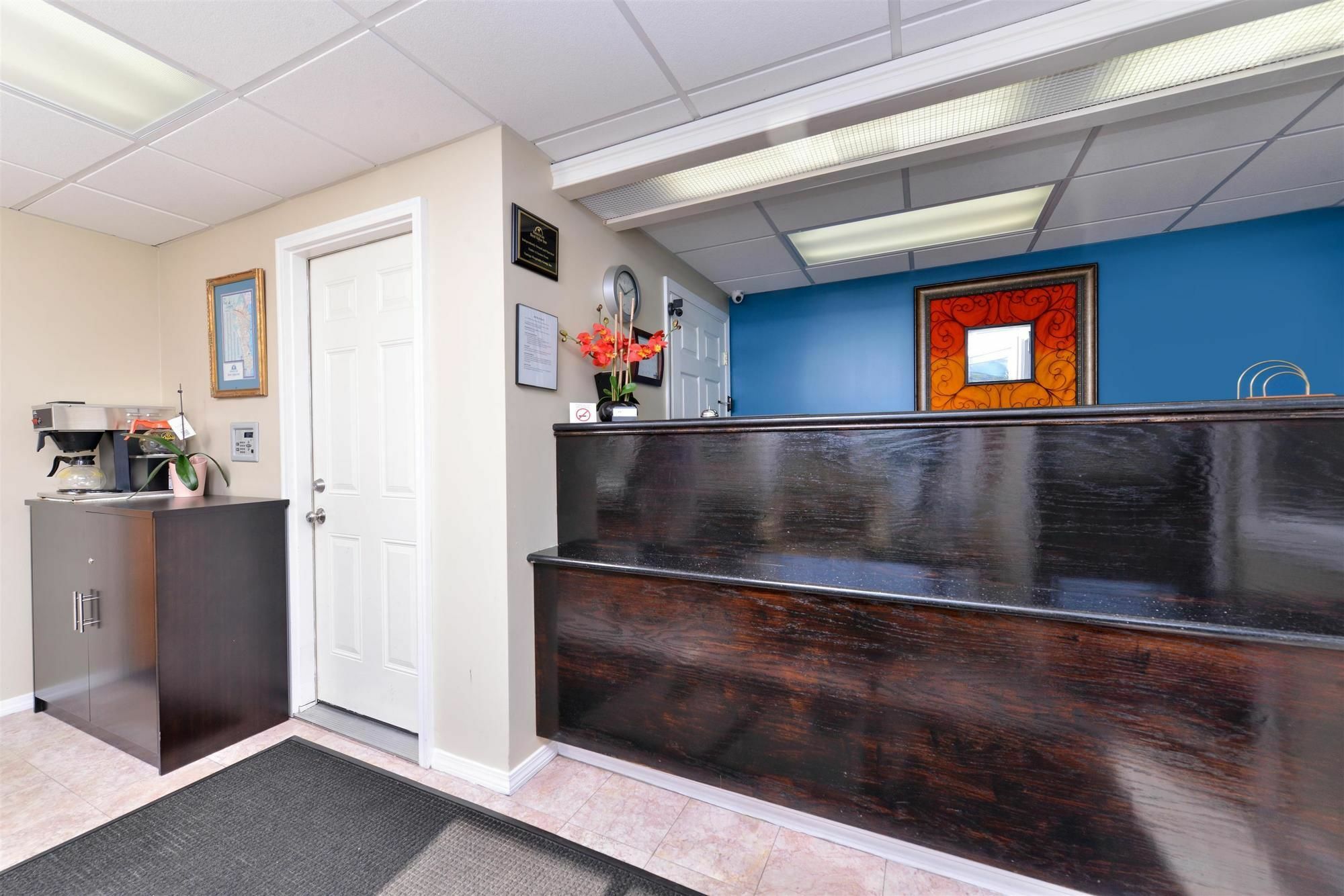 Americas Best Value Inn New London Mystic Екстер'єр фото